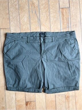 Reitmans Cotton Olive Utility Shorts Size 20
